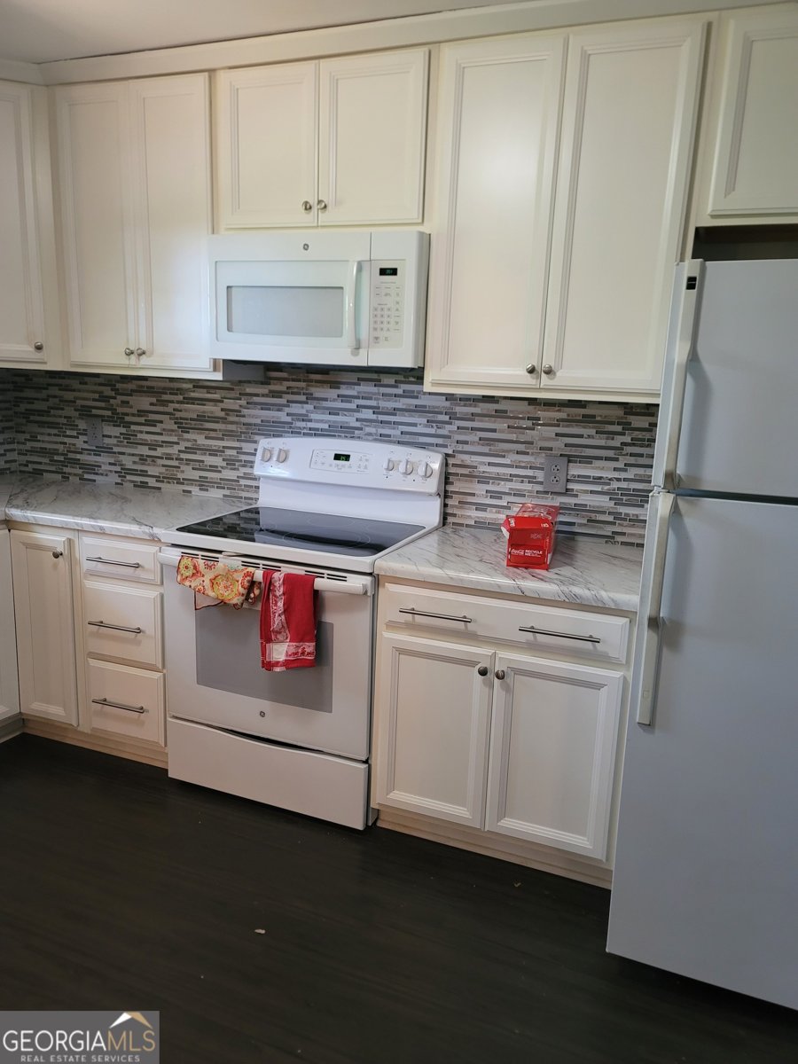 2212 Colonial Circle Gainesville - Photo 11