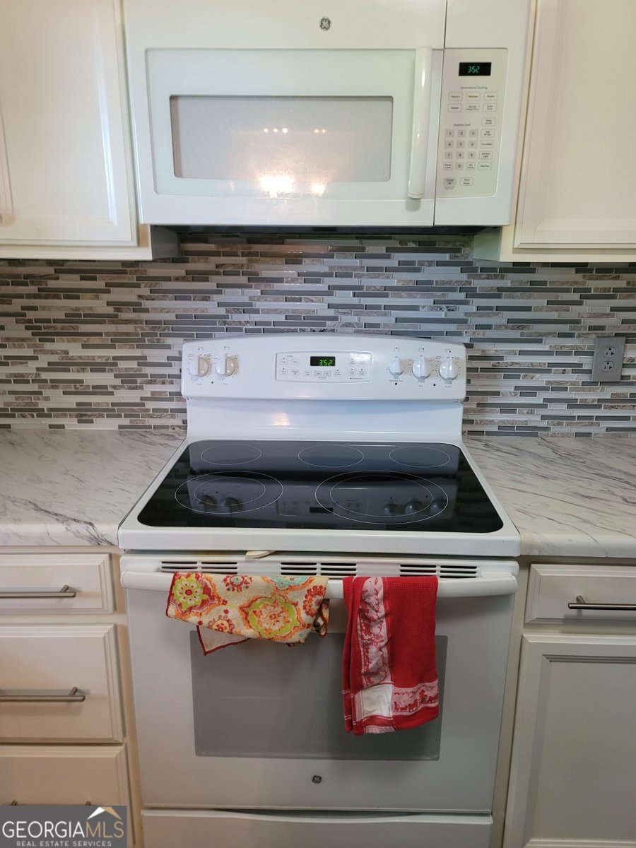 2212 Colonial Circle Gainesville - Photo 13