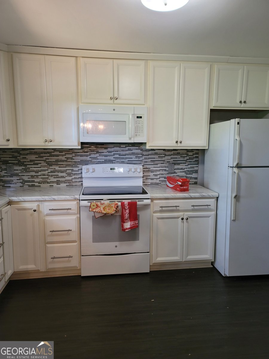 2212 Colonial Circle Gainesville - Photo 8