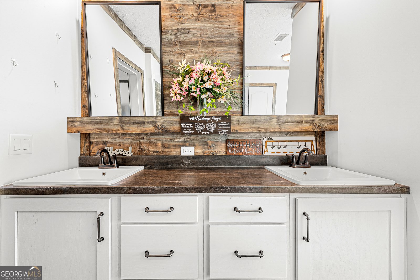 688 Clements Road Comer - Photo 22