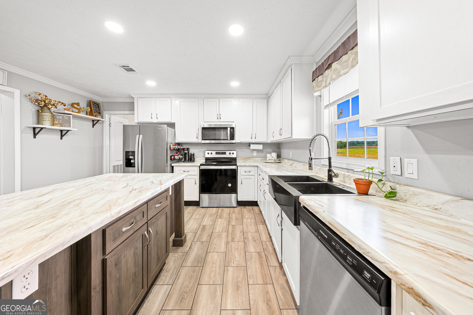 655 Lowe Road Comer - Photo 11