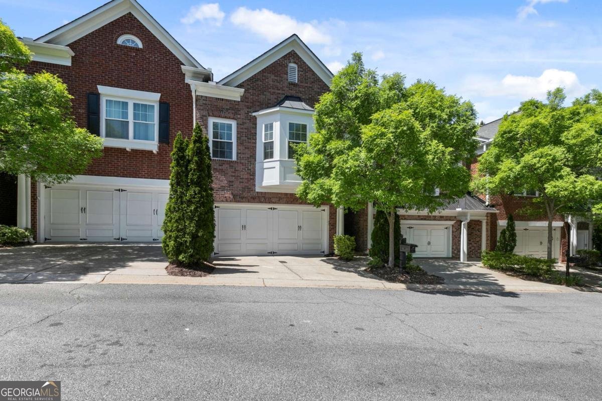 7306 Lowery Oak Drive Roswell - Photo 1