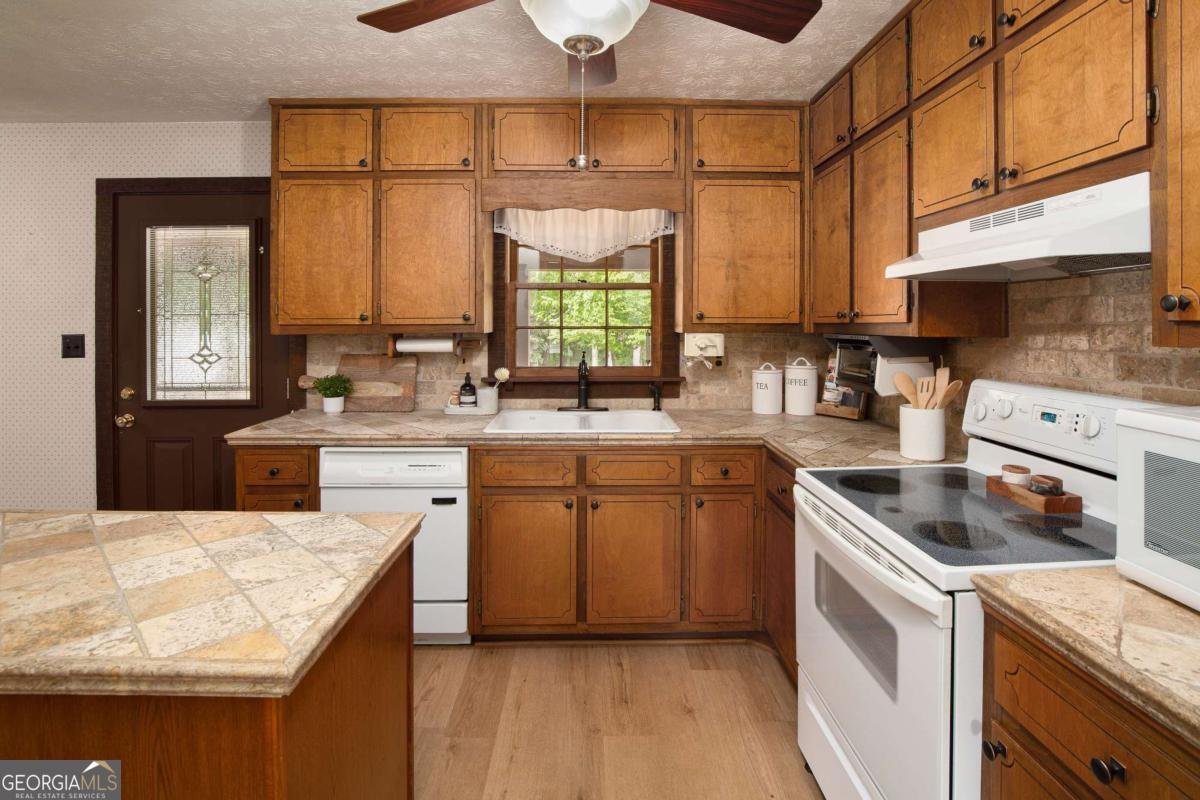 1111 Holly Hills Drive Lilburn - Photo 9