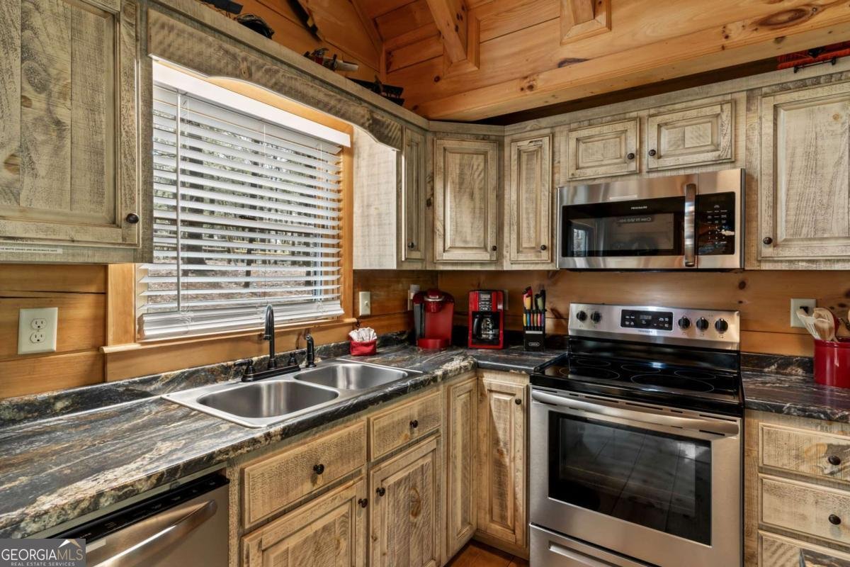 431 Little Bushy Head Road Blue Ridge - Photo 29