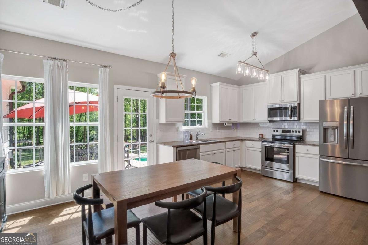 584 Tuxedo Drive Commerce - Photo 6