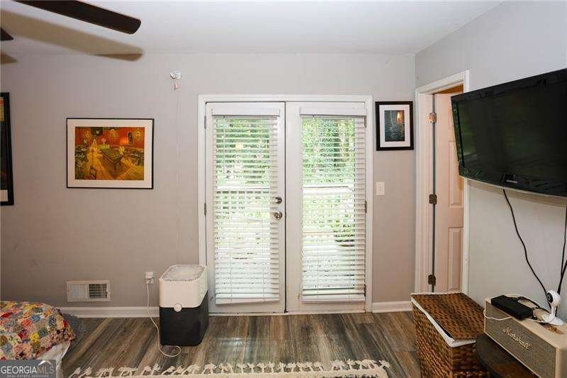 419 Creekside Lane Woodstock - Photo 9