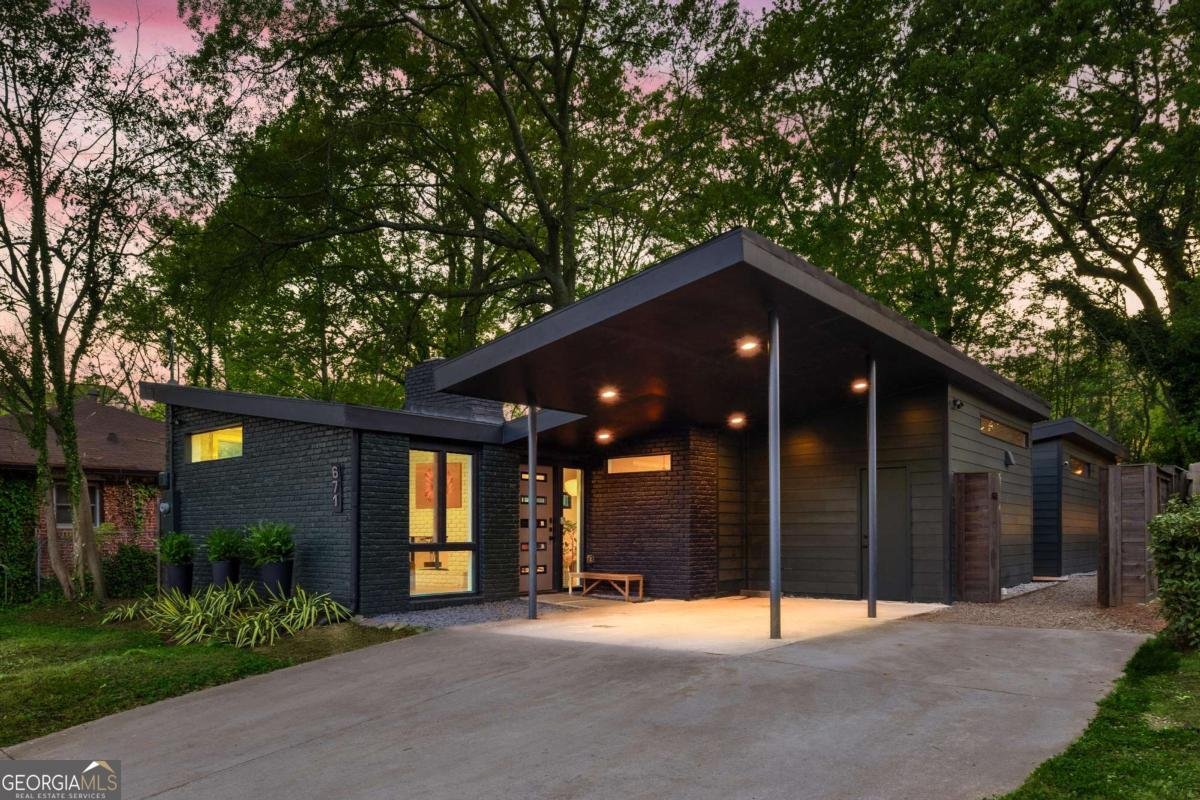671 Clover Street Atlanta - Photo 1