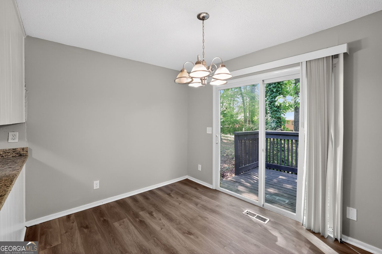 5007 Hickory Oak Court Stone Mountain - Photo 11