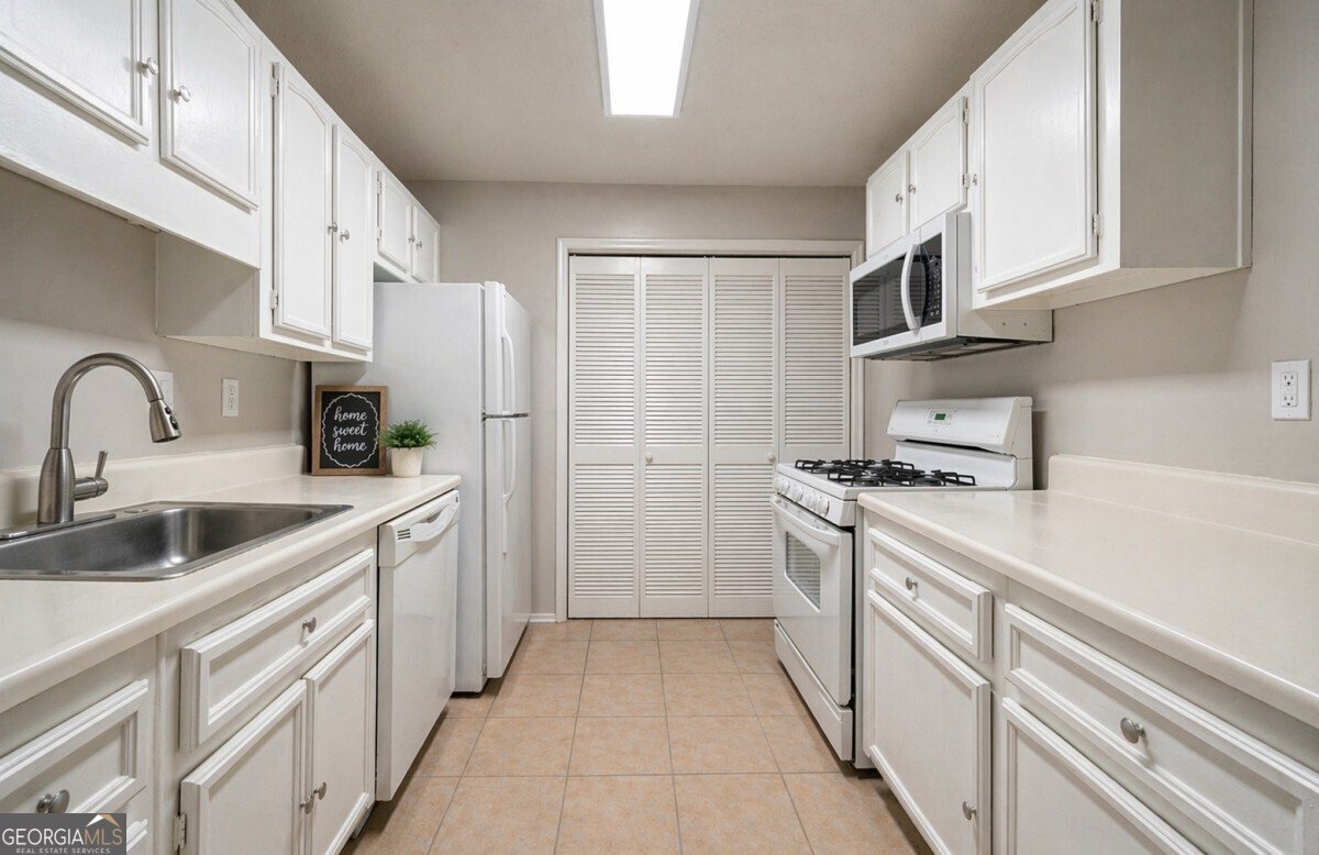 405 Natchez Trace Sandy Springs - Photo 10