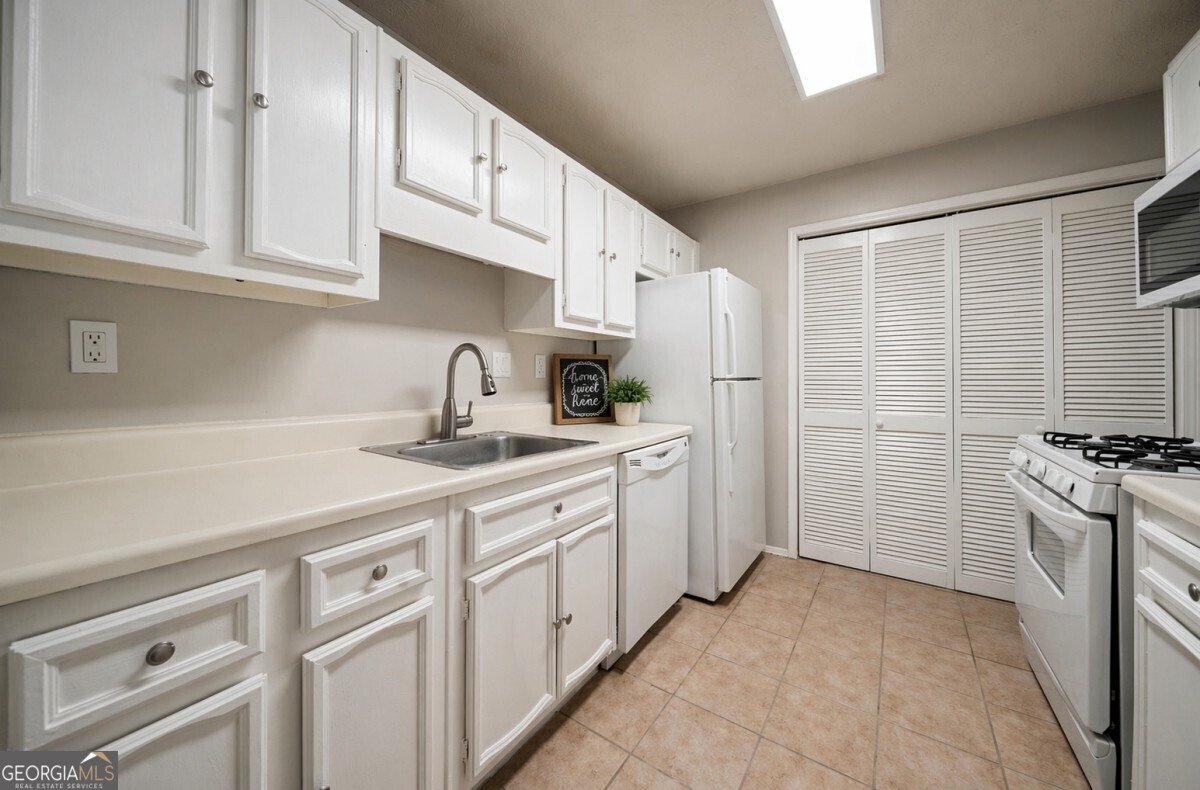 405 Natchez Trace Sandy Springs - Photo 11