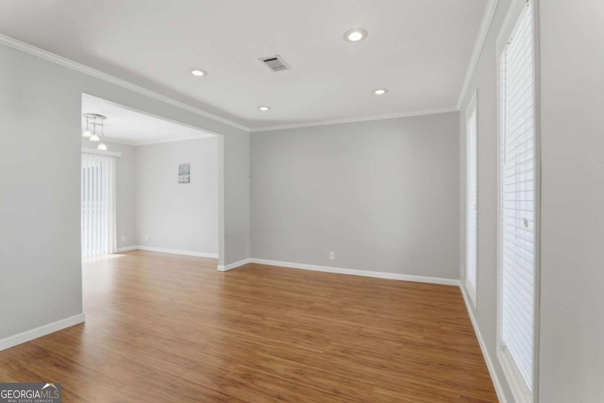 5642 Breezy Court Lilburn - Photo 10