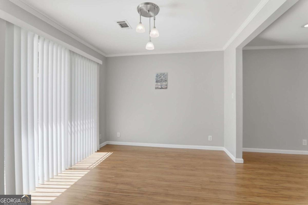 5642 Breezy Court Lilburn - Photo 11