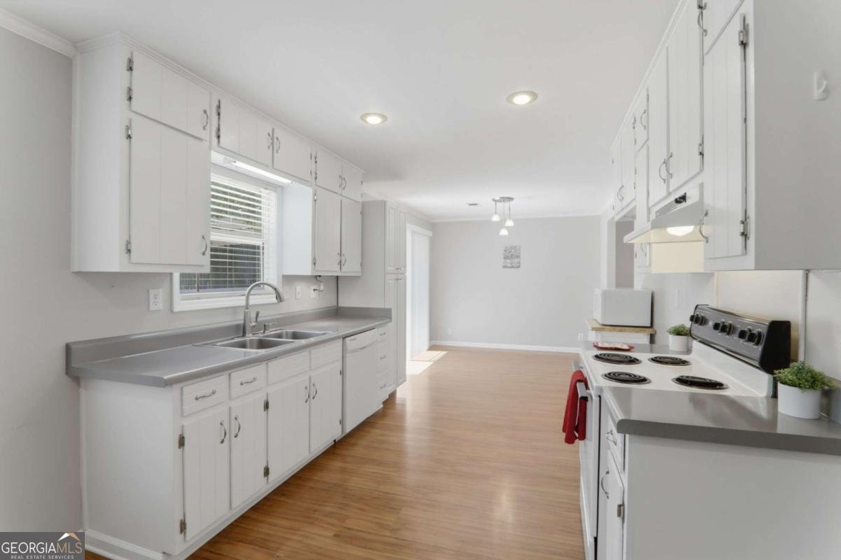 5642 Breezy Court Lilburn - Photo 15