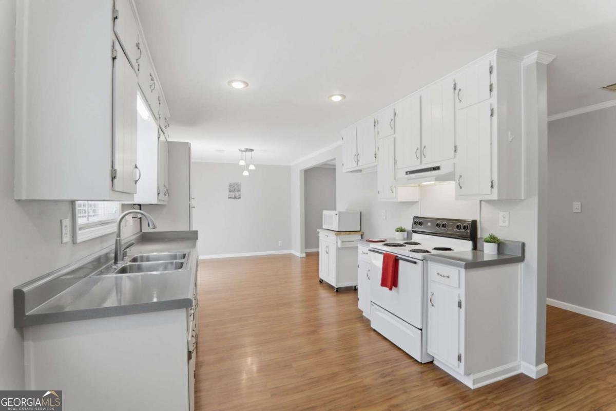 5642 Breezy Court Lilburn - Photo 16