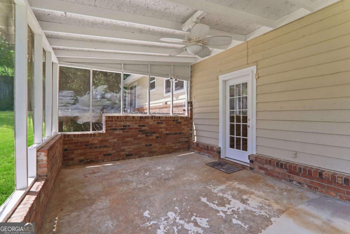 5642 Breezy Court Lilburn - Photo 32