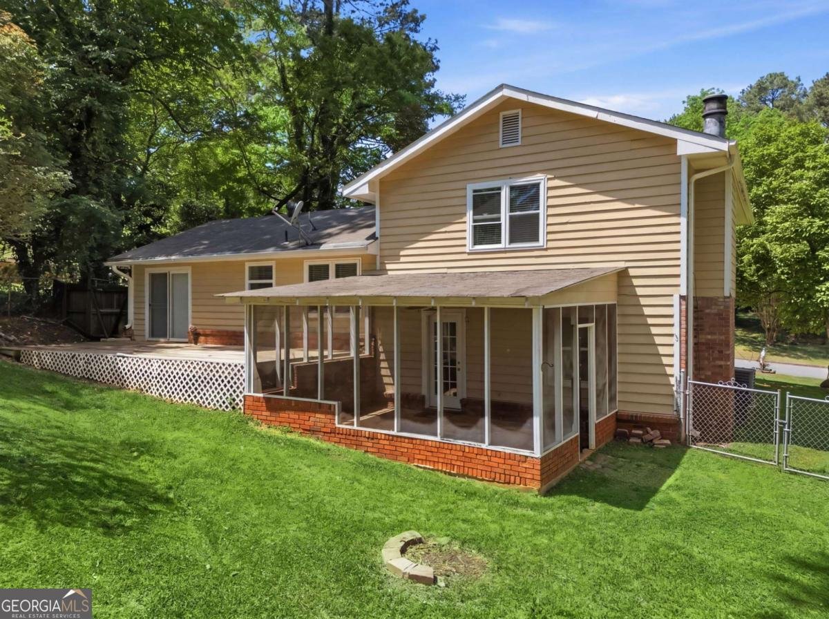 5642 Breezy Court Lilburn - Photo 35