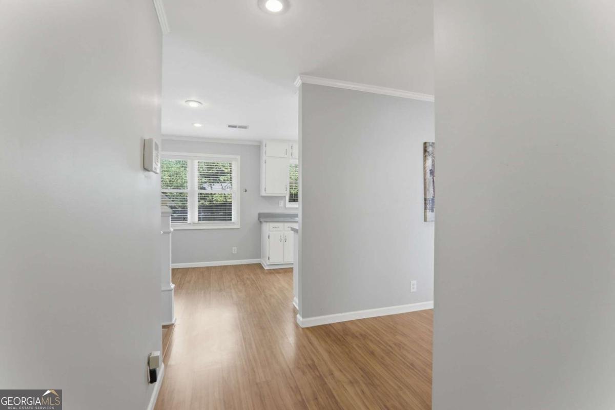 5642 Breezy Court Lilburn - Photo 7