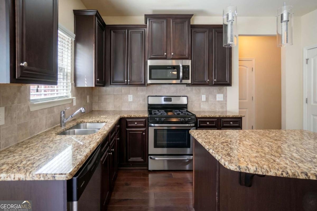 7621 Bowhead Court Fairburn - Photo 11