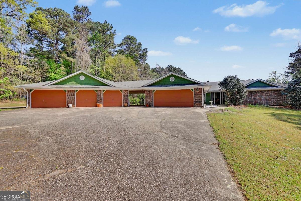 3154 Spring Lake Drive Conyers - Photo 1