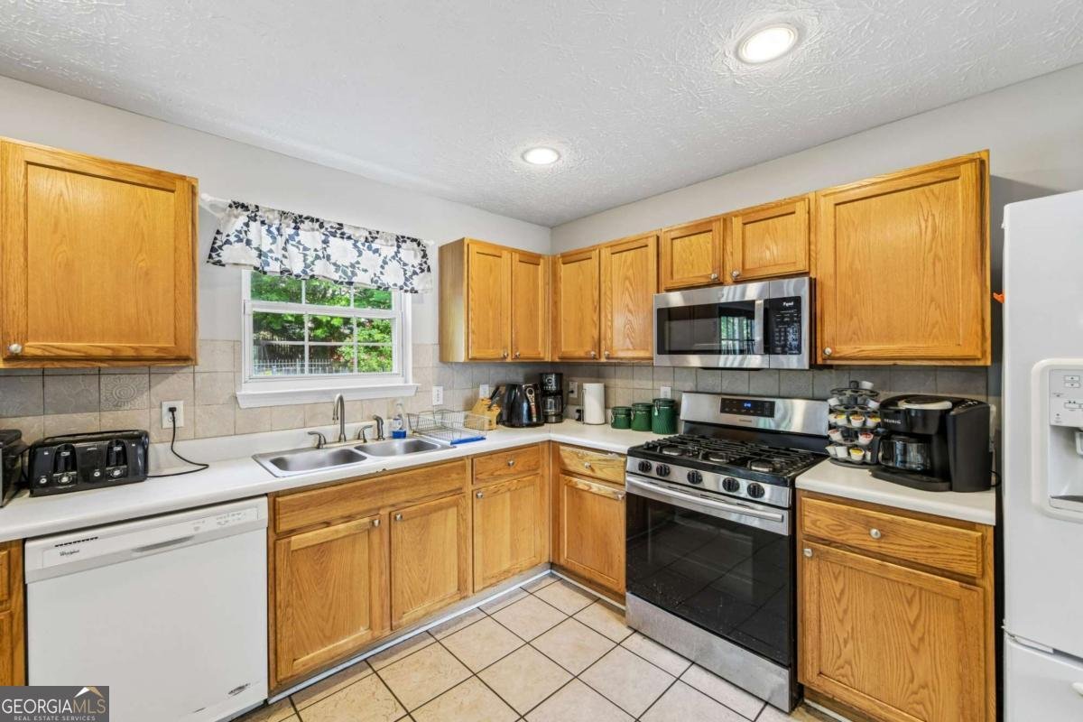 441 Crested View Drive Loganville - Photo 6