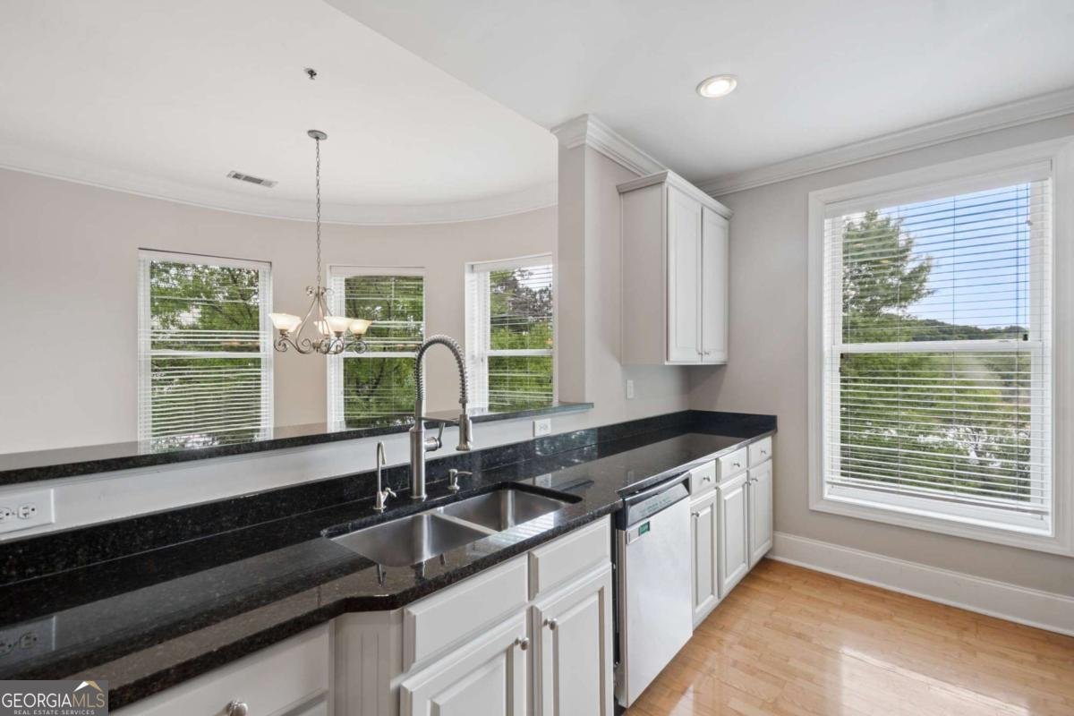 560 Dutch Valley Road Atlanta - Photo 21