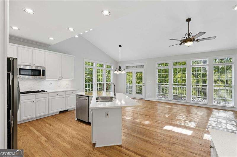 5395 Harbury Lane Suwanee - Photo 6