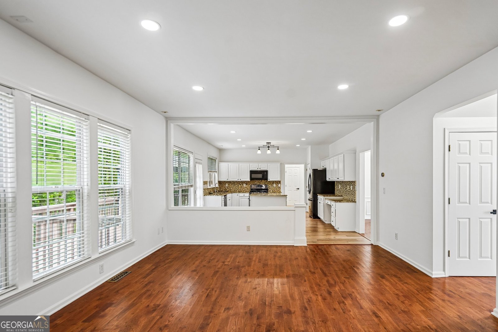 5157 Wellisford Court Suwanee - Photo 11