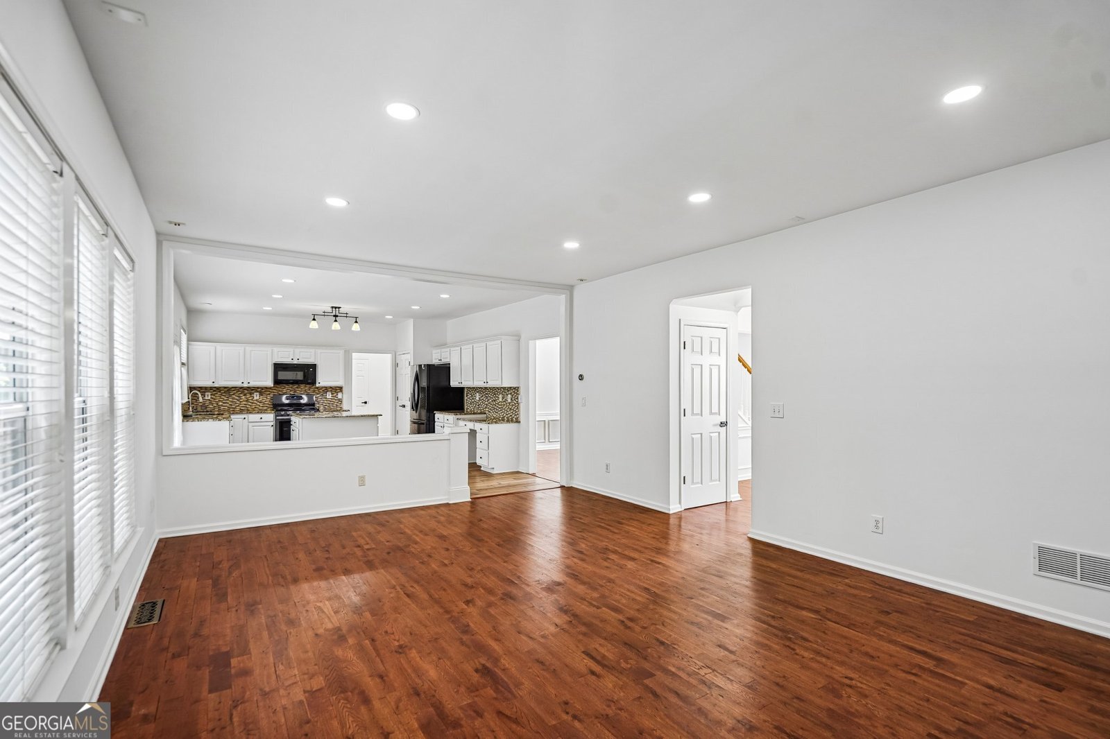 5157 Wellisford Court Suwanee - Photo 9