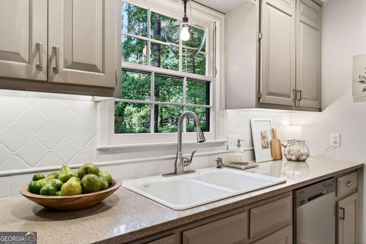 16140 Henderson Road Alpharetta - Photo 6