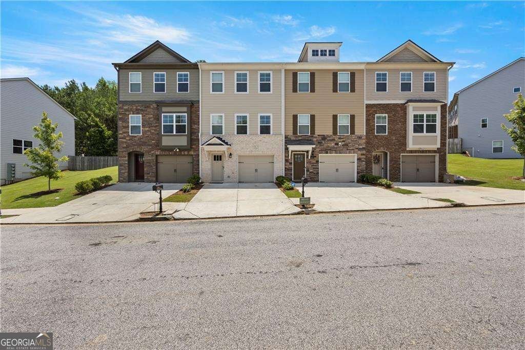 945 Belfry Terrace Fairburn - Photo 1