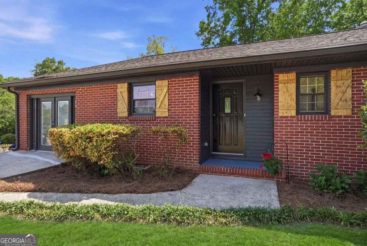 2880 Sherwood Road Smyrna - Photo 1