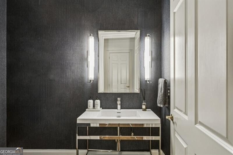 305 Forrest Lake Drive Sandy Springs - Photo 10