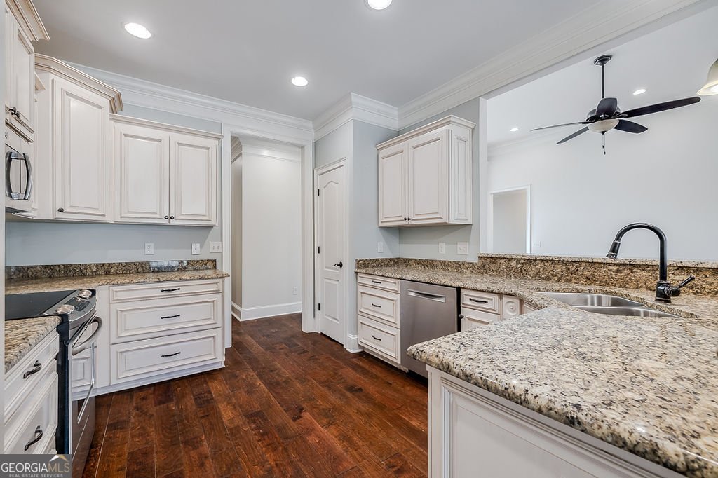 389 Chastain Circle Richmond Hill - Photo 12