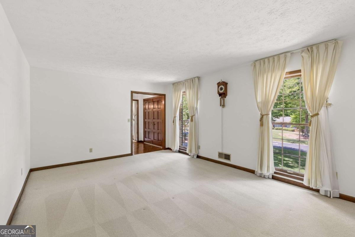 2450 Castle Lane Marietta - Photo 6