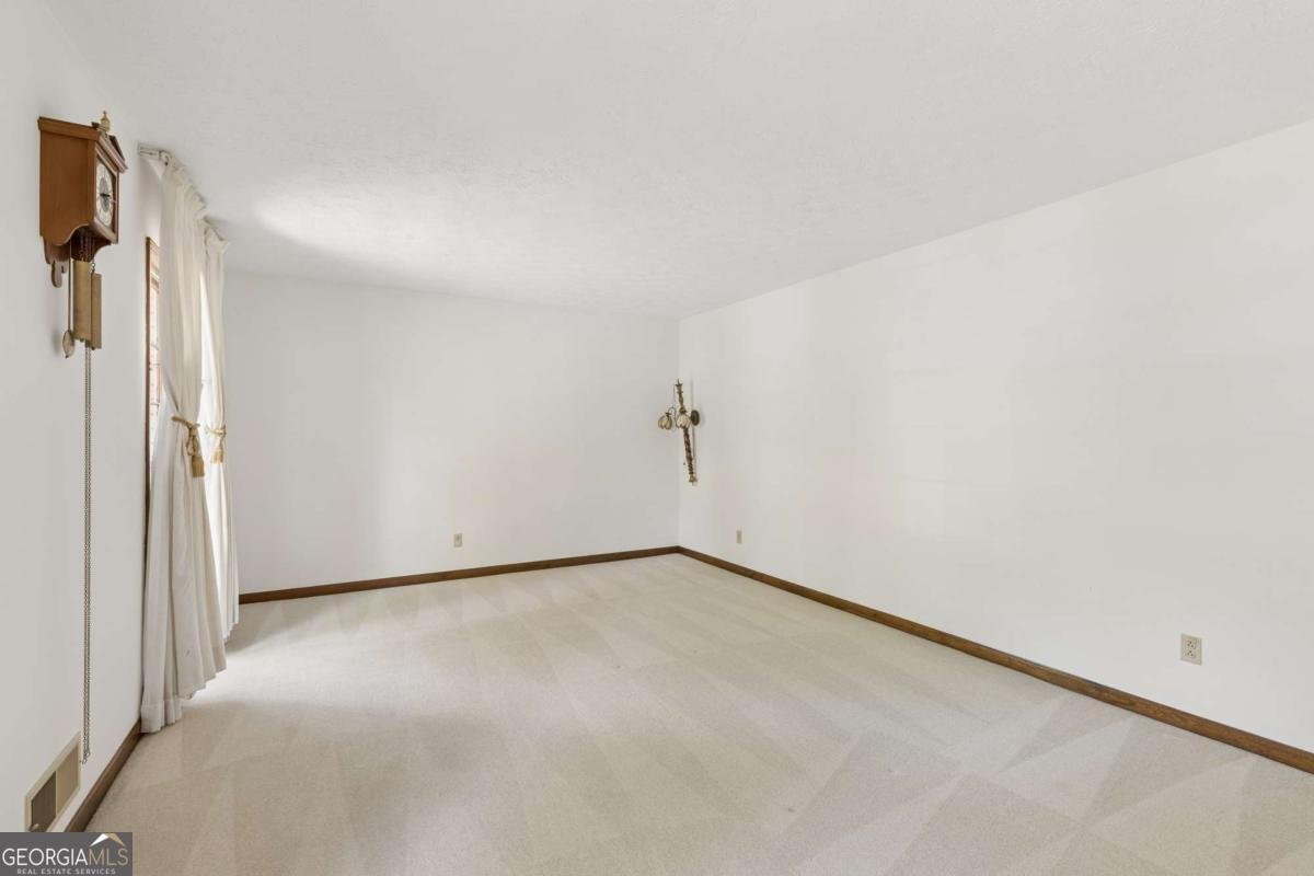 2450 Castle Lane Marietta - Photo 8