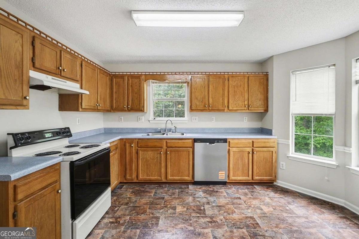 2158 Alyssa Court Lithia Springs - Photo 11