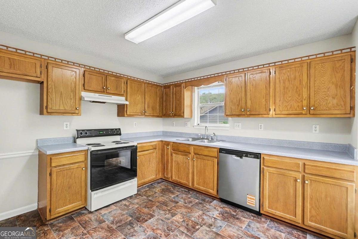 2158 Alyssa Court Lithia Springs - Photo 12