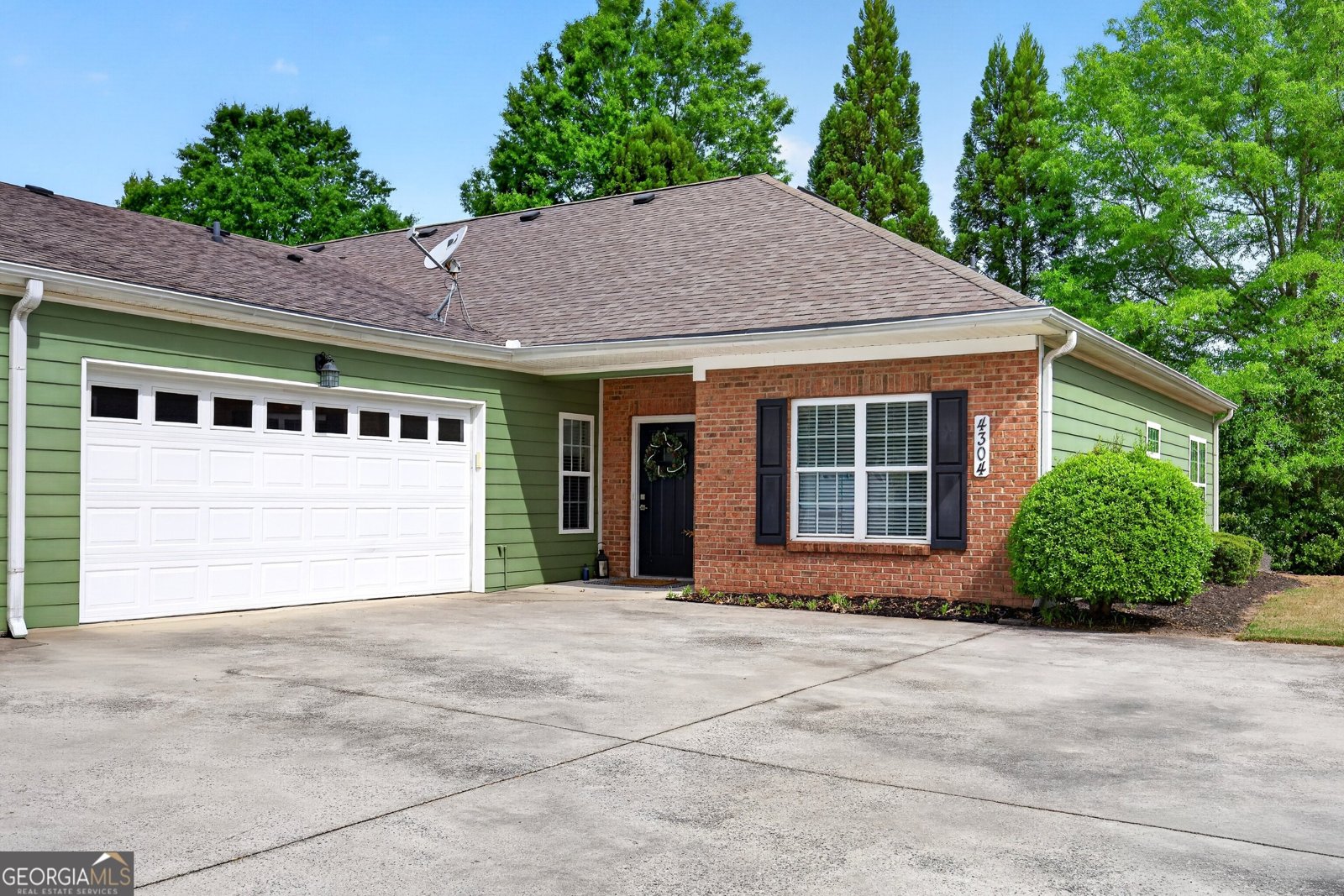 4304 Commonwealth Circle Newnan - Photo 1