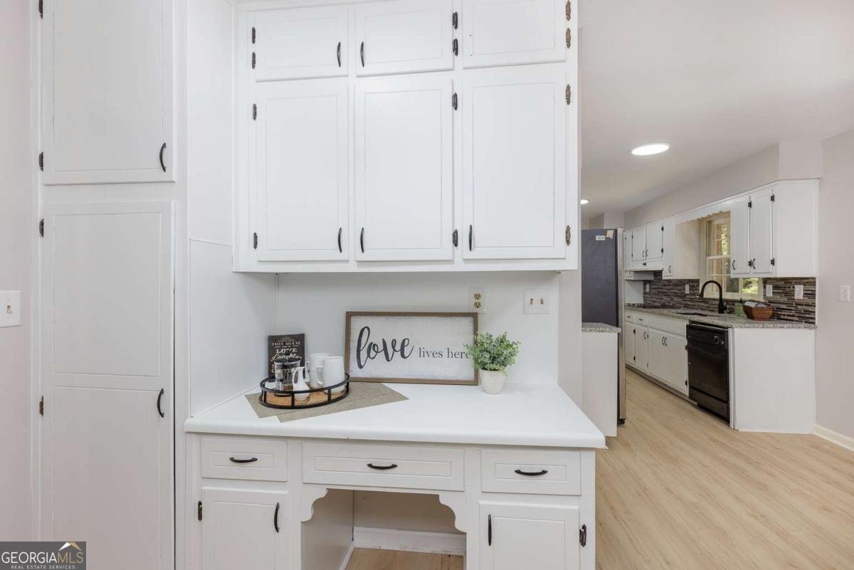 383 Ben Avenue Lilburn - Photo 9