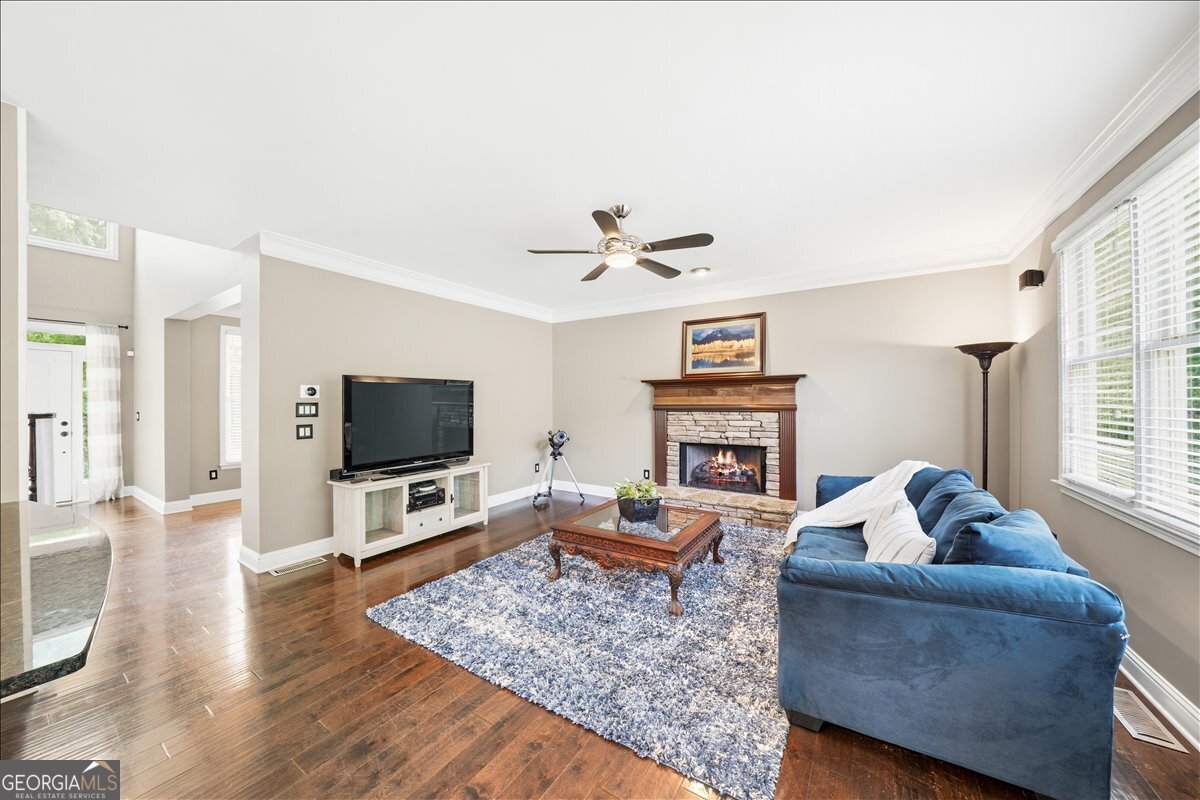 6415 Hills Court Cumming - Photo 10