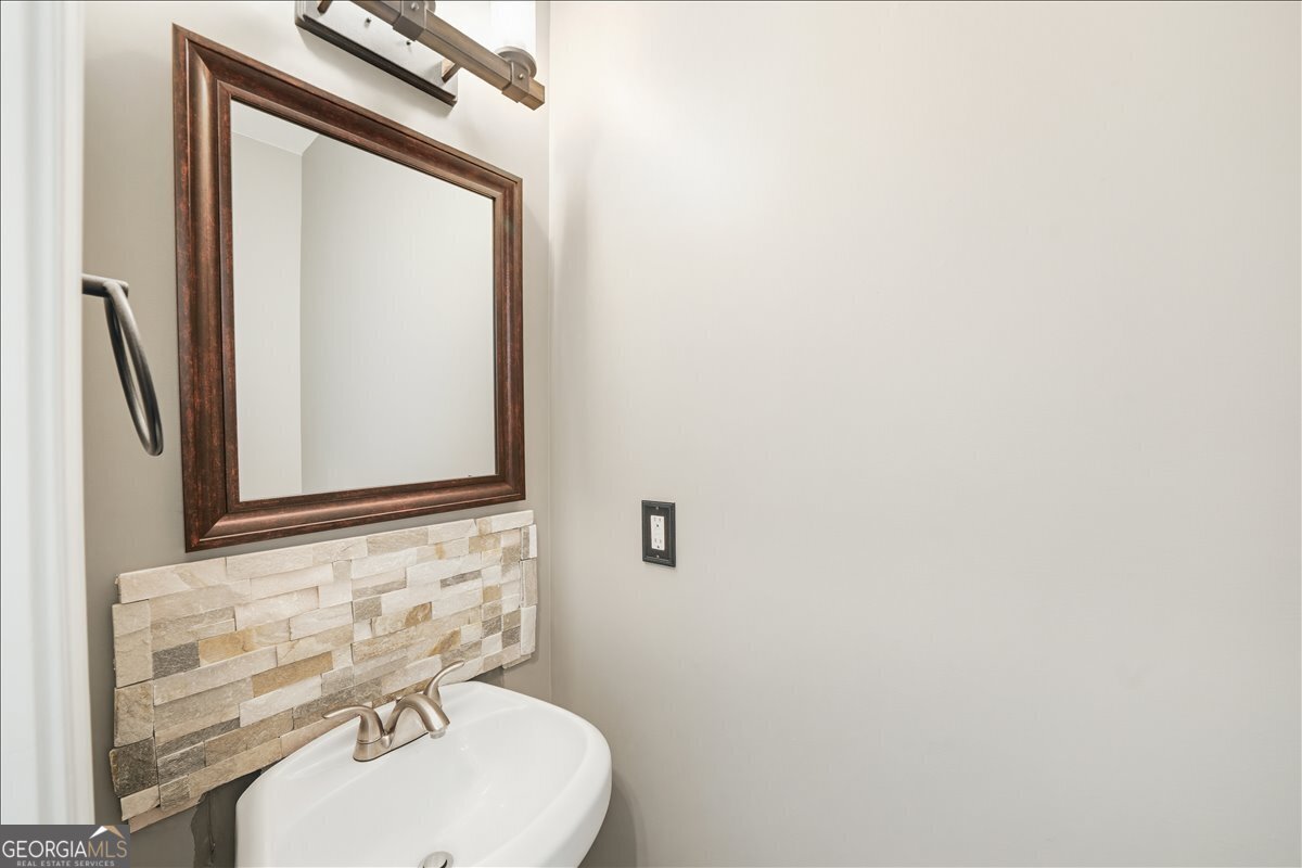 6415 Hills Court Cumming - Photo 17