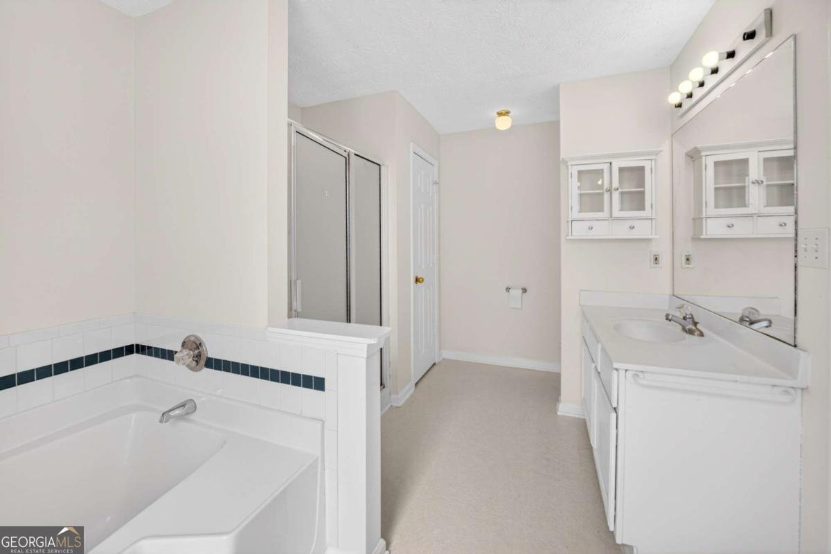 2915 Camelot Woods Drive Lawrenceville - Photo 19