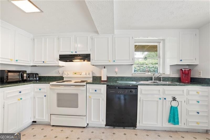 6381 Lakeview Drive Buford - Photo 26