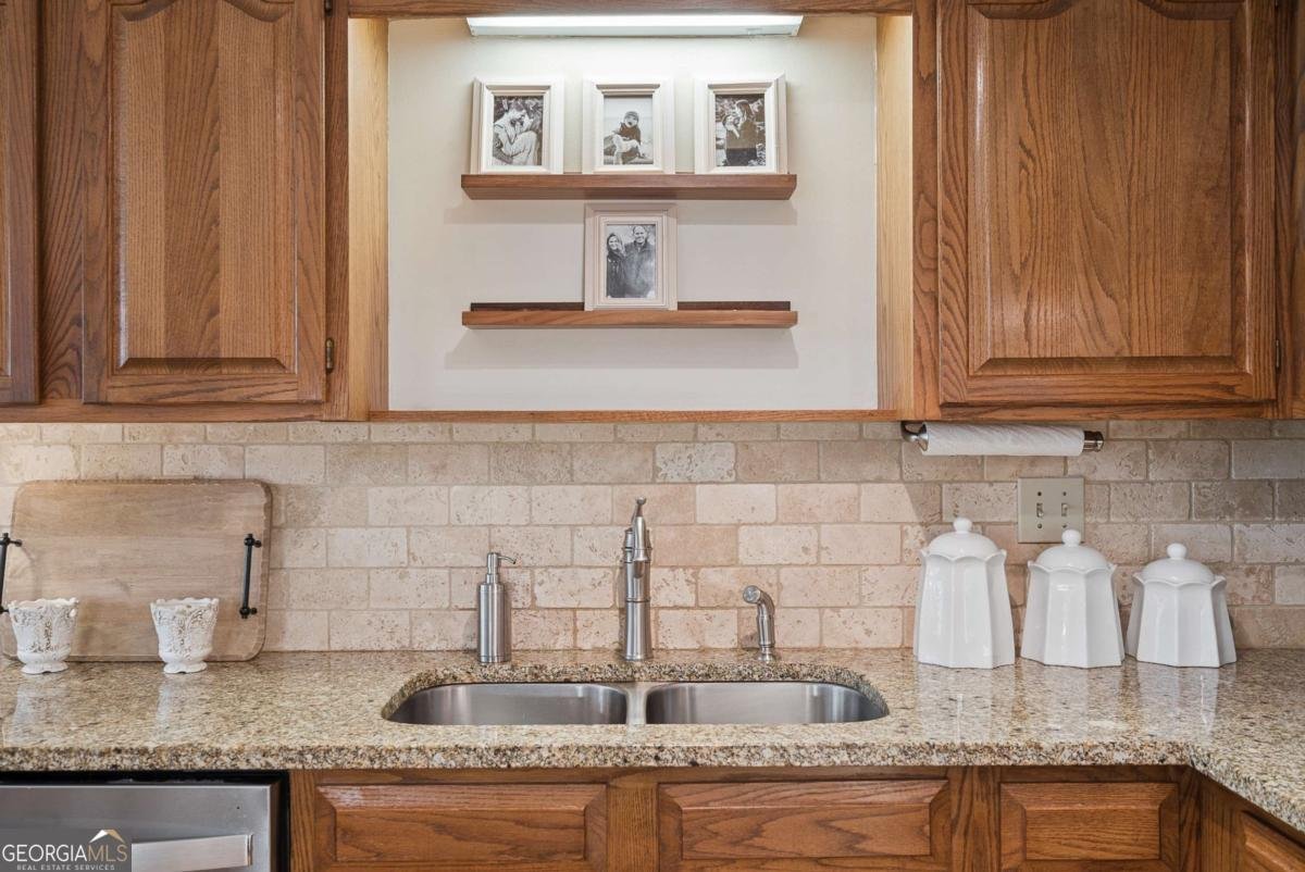 11210 Surrey Park Trail Johns Creek - Photo 12