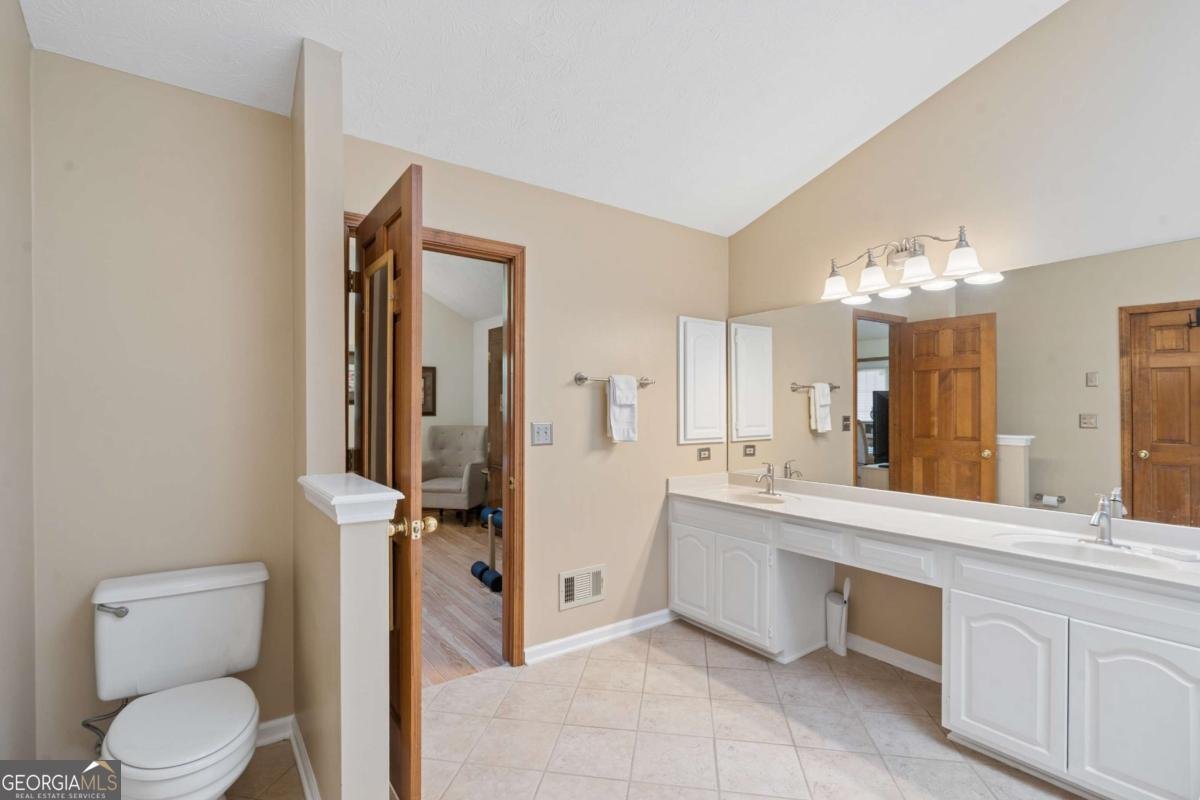 11210 Surrey Park Trail Johns Creek - Photo 19