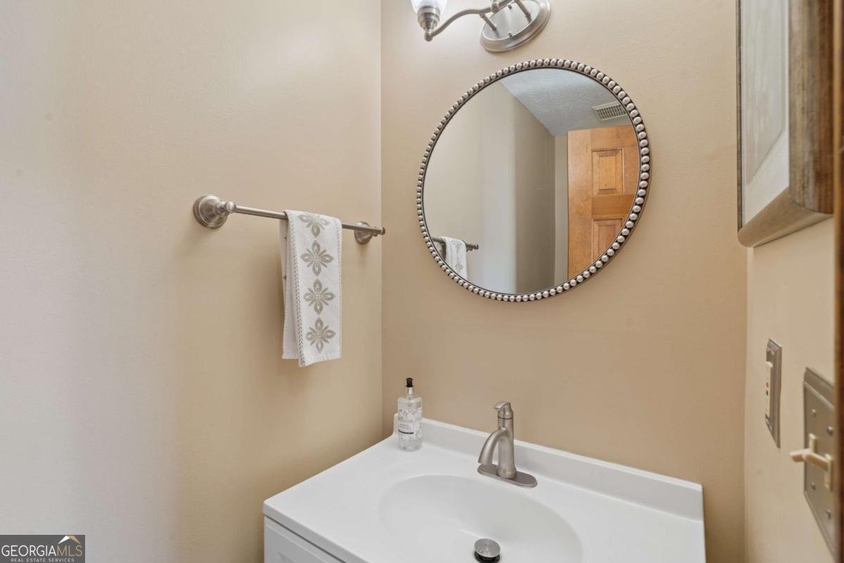 11210 Surrey Park Trail Johns Creek - Photo 9