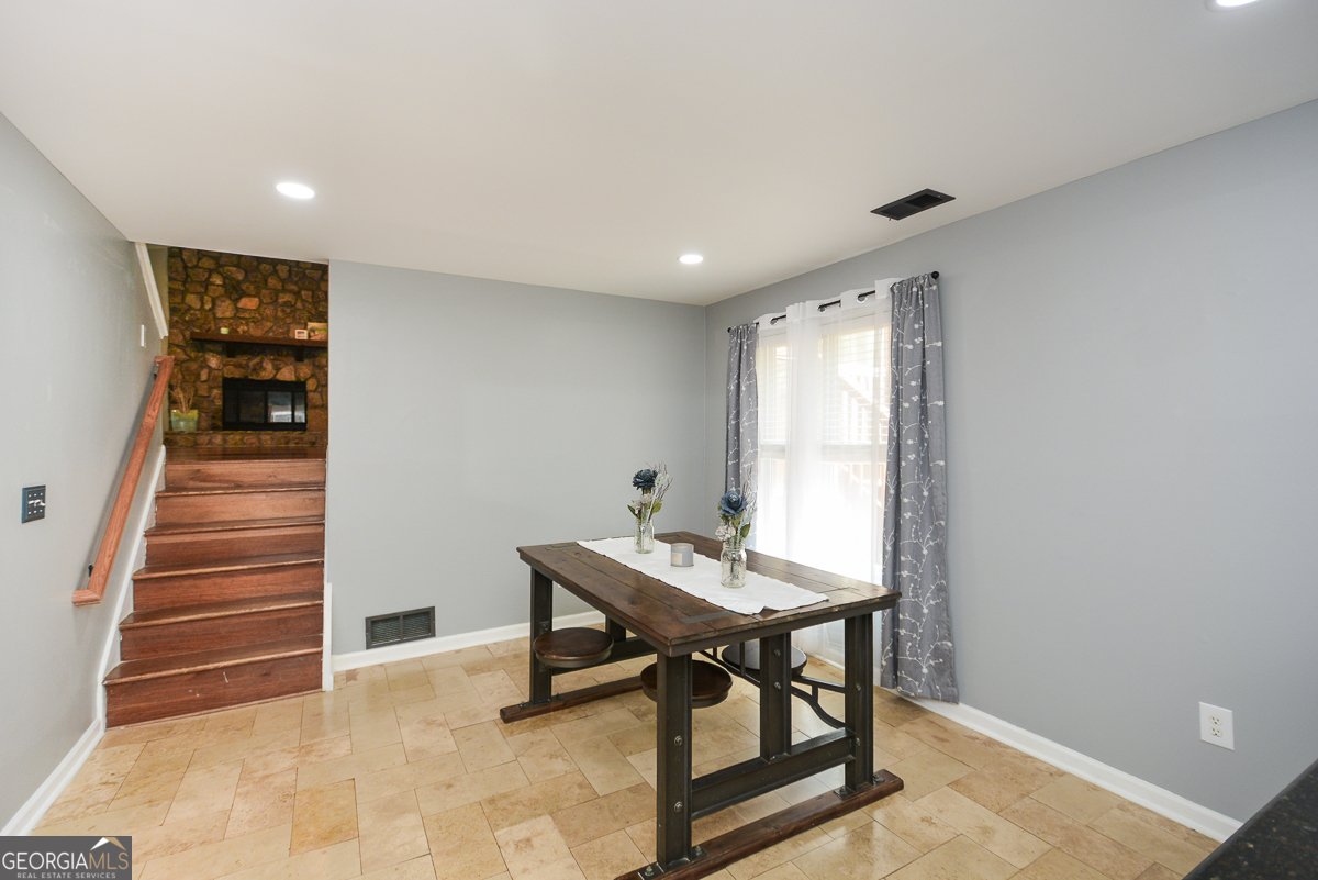 810 Hampton Court Woodstock - Photo 10