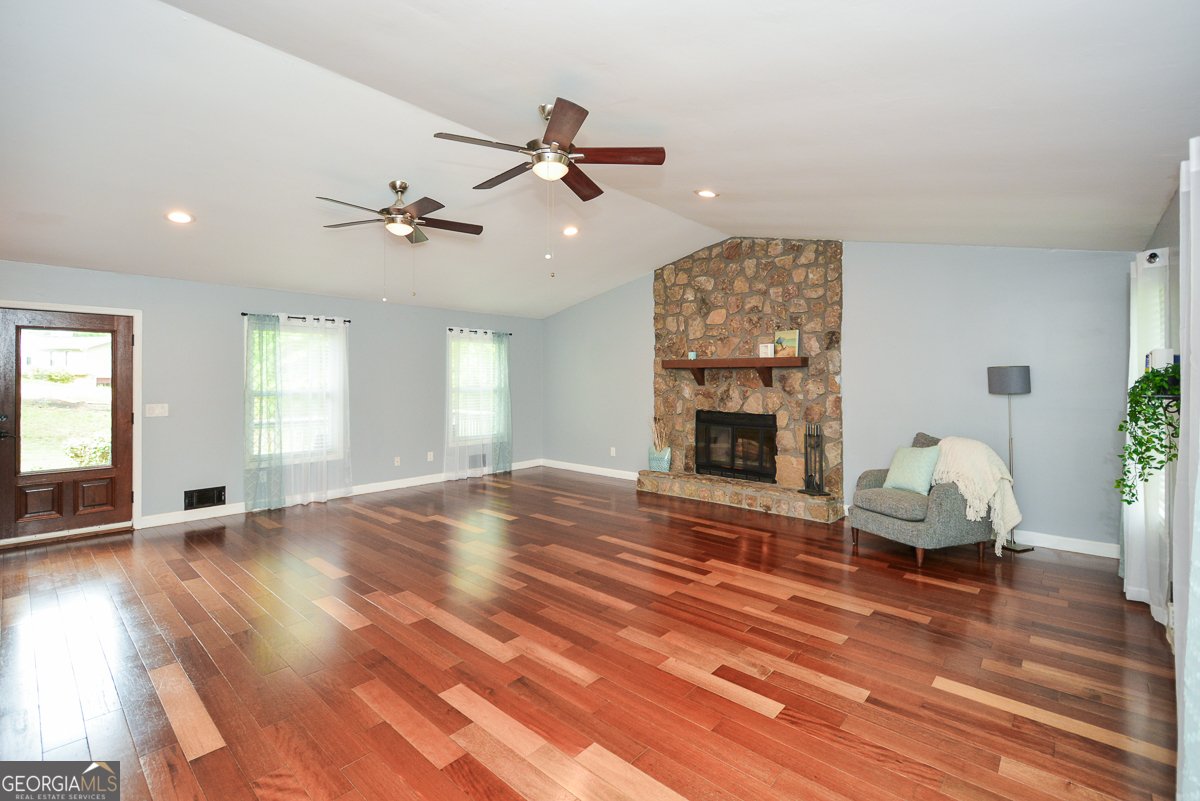 810 Hampton Court Woodstock - Photo 8