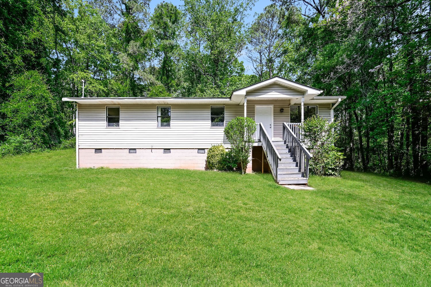 999 Fairview Road Stockbridge - Photo 1