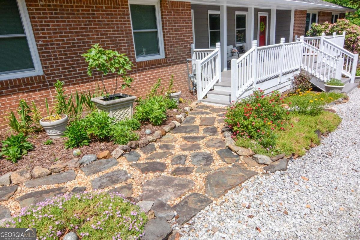 1657 Hewatt Road Lilburn - Photo 7